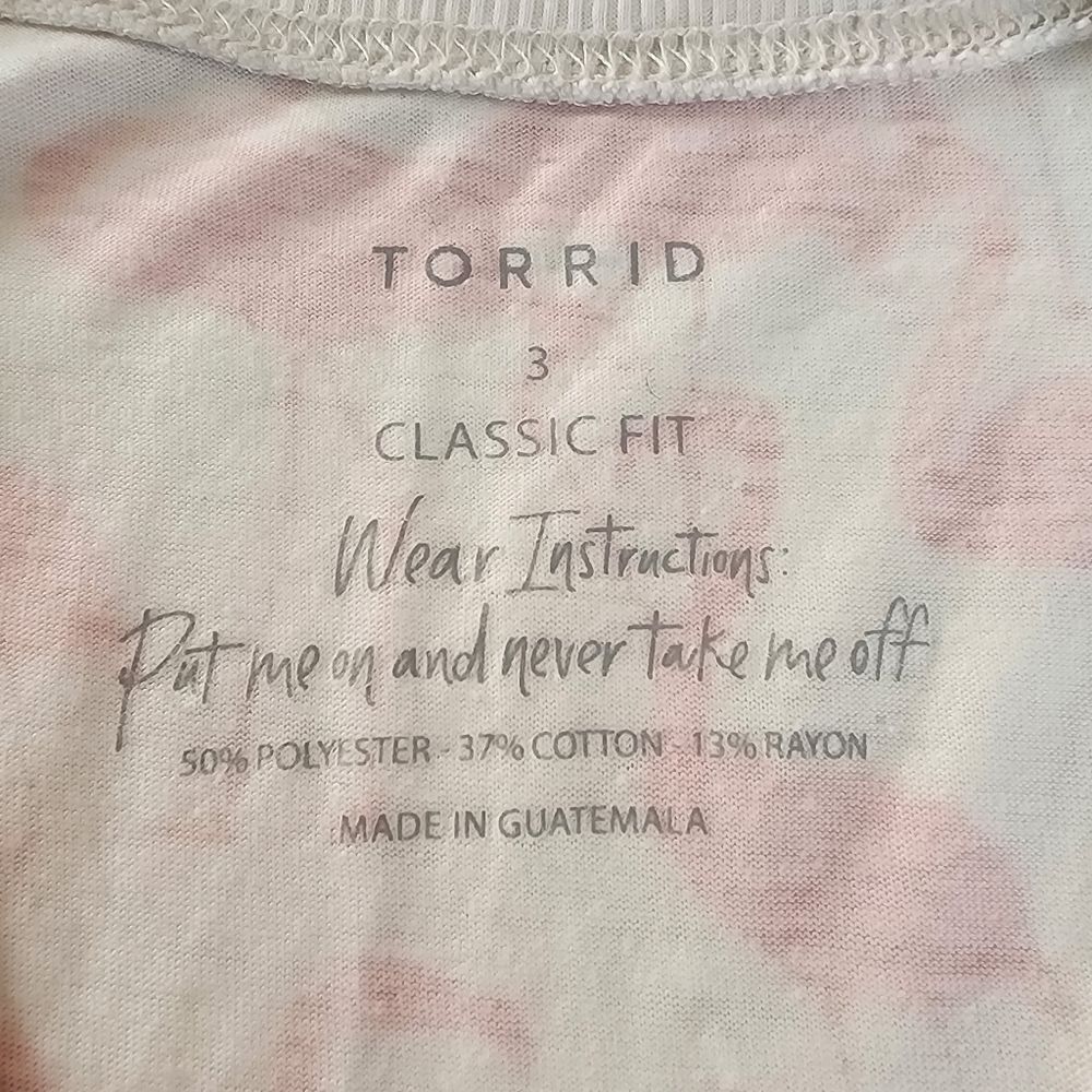 Torrid Classic Fit Size 3 White With Pink Flamingos Shirt Sleeve Tshirt - Picture 3 of 7